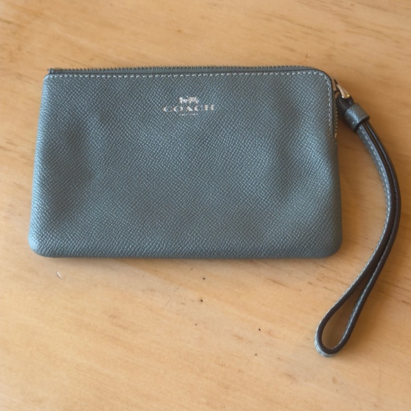Coach Corner Zip Small Leather Wristlet Light Teal Color - Picture 3 of 5